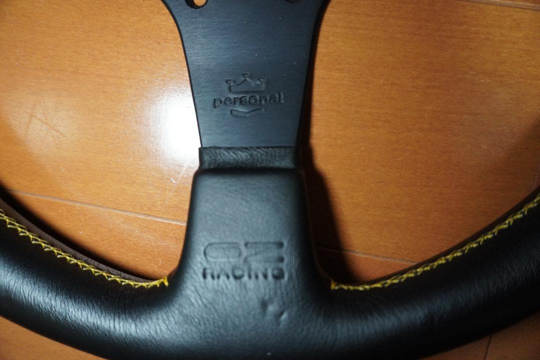 希少品　OZレーシング　ステアリング／パーソナル製（MADE IN ITALY)