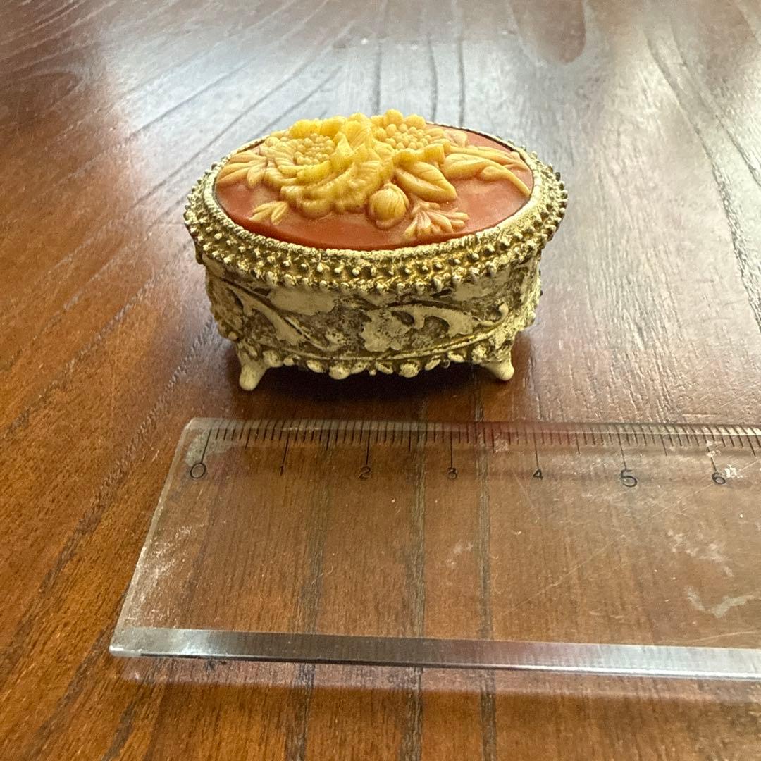 花模様のアンティークボックス　アクセサリーケース　 カメオ　ヴィンテージ 彫刻