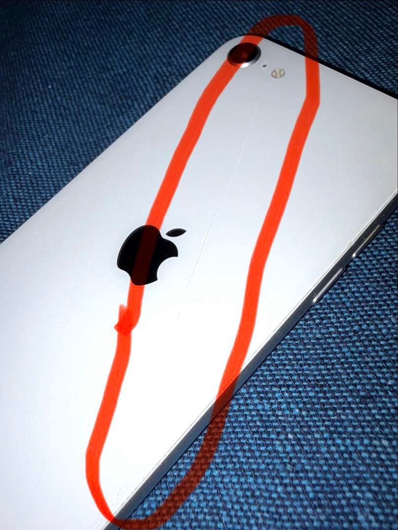 ほ*る様 iPhone SE第2世代 ホワイト 本体 箱 背面傷あり