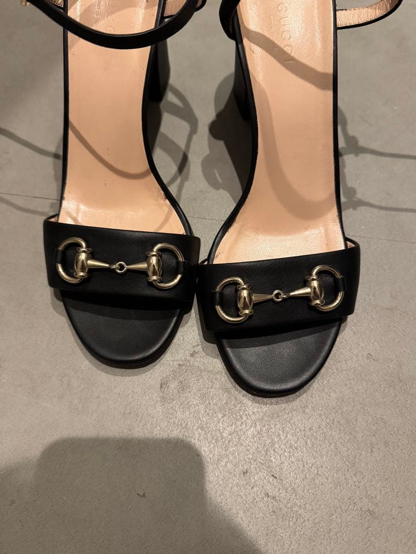 GUCCI ブラック ハイヒールサンダル