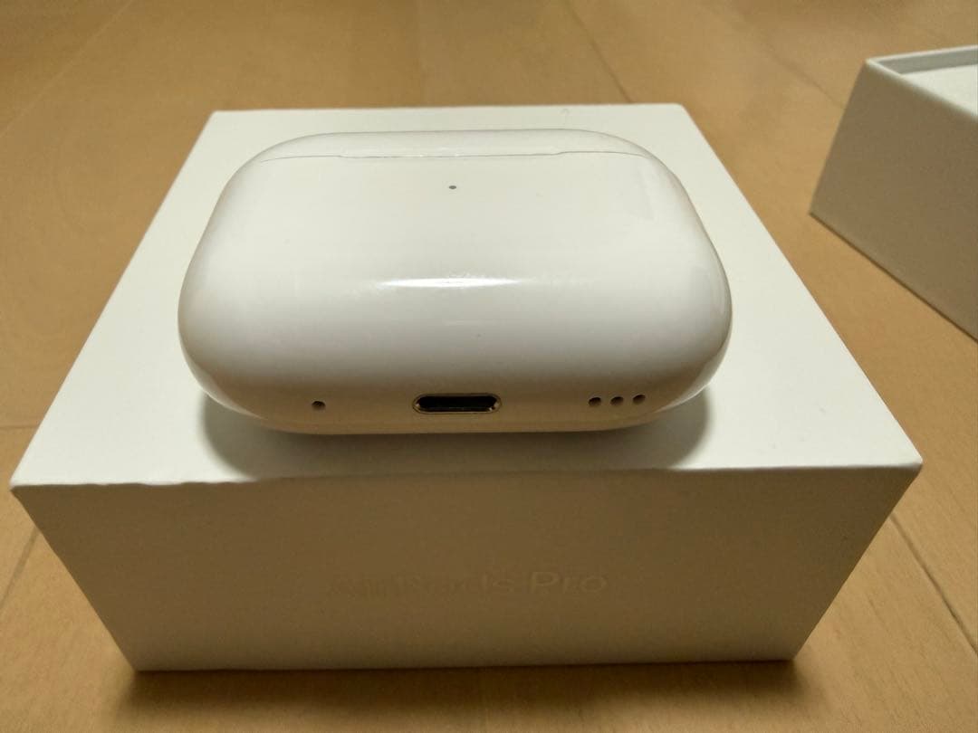 【訳あり】AirPods Pro 2（Lightning端子）※上蓋に緩みあり