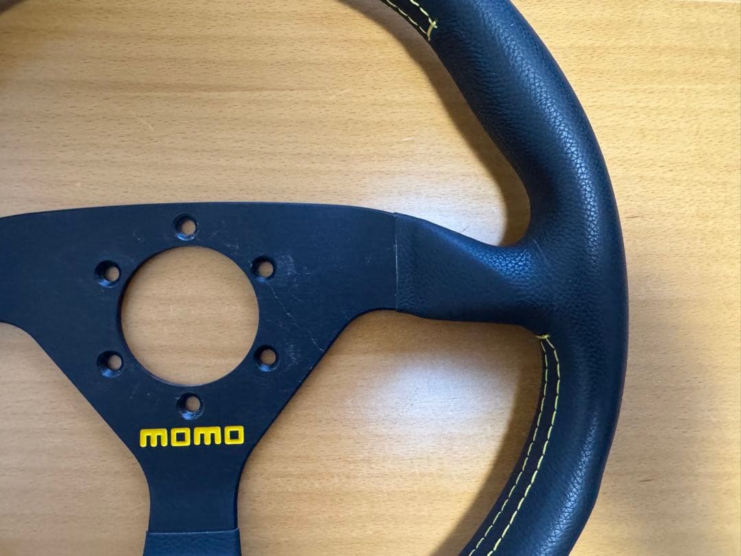 momo ステアリング ヴェローチェレーシング320mm