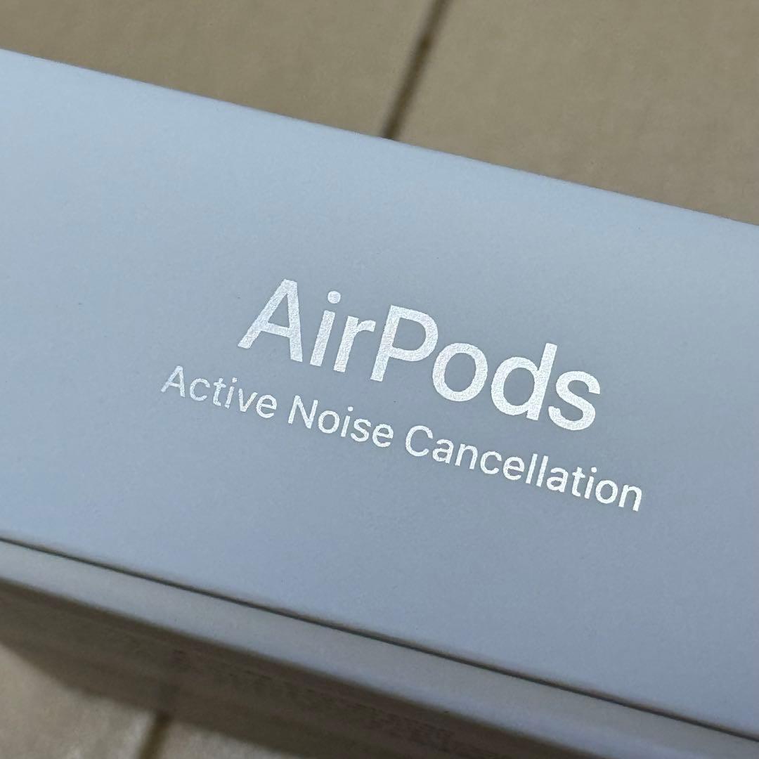 美品 AirPods4 ノイズキャンセリング搭載モデル ケースつき