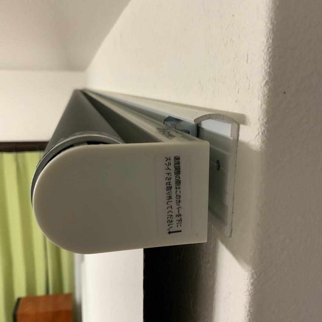 引取り限定　ロール式プロジェクタースクリーン 大型100インチ