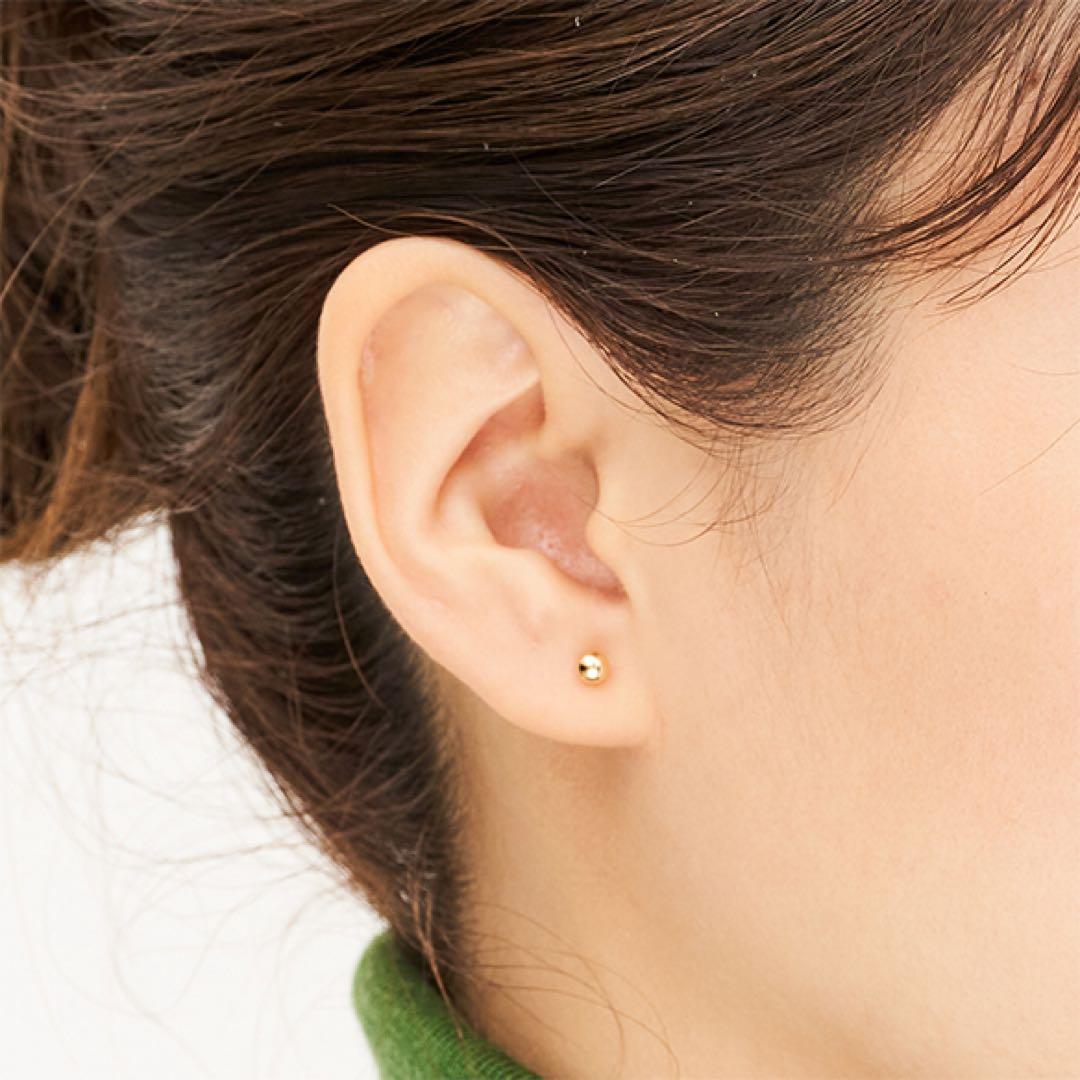 美品　K18 ピアス　定価24000円