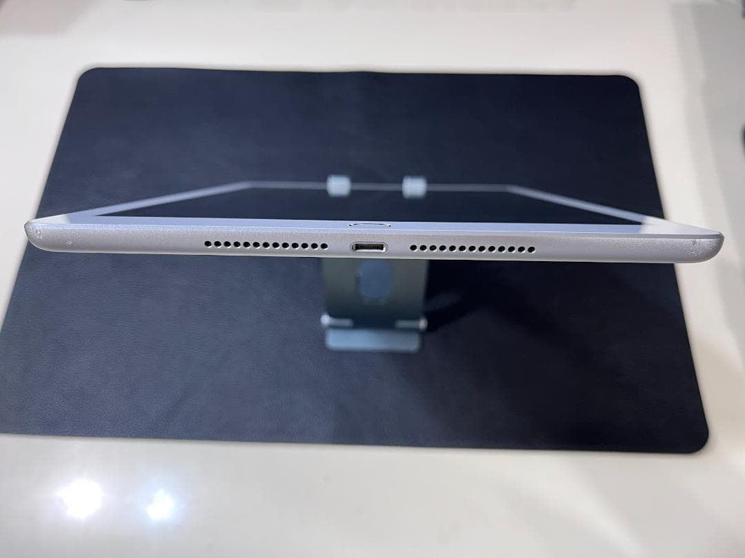 iPad 第5世代 Wi-Fi+Cellular 32GB シルバー 電池９５％