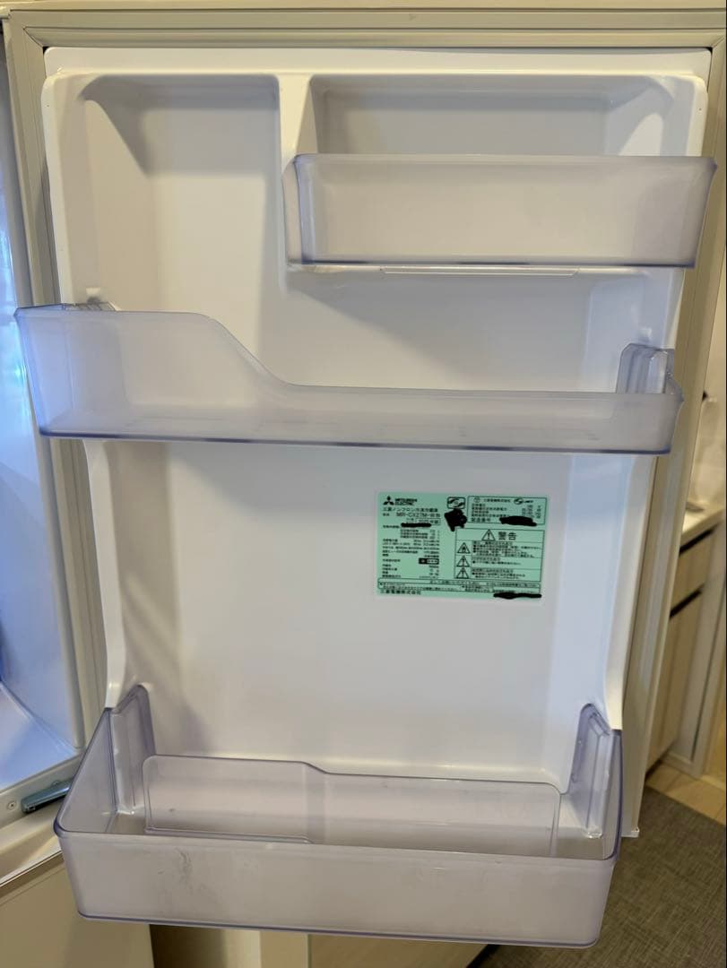 ホワイト冷蔵庫 3段棚付き