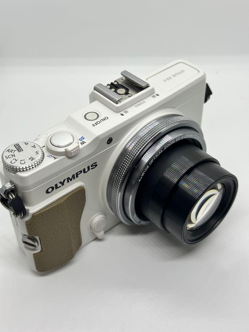 OLYMPUS STYLUS XZ-2ホワイト デジカメ