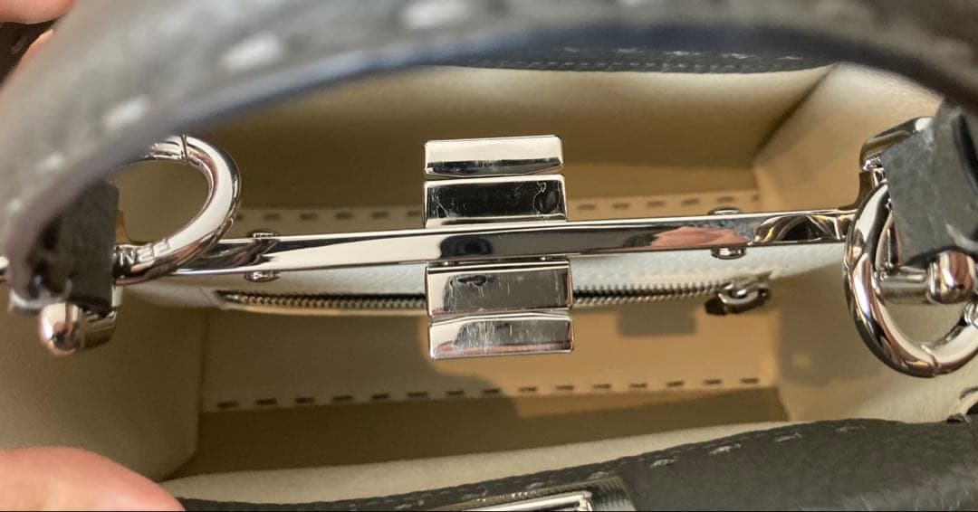 フェンディ FENDI ミニ ピーカブー セレリア グレー