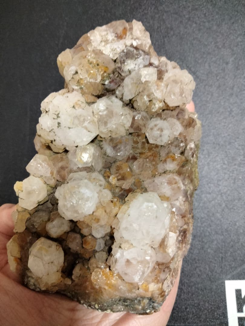 秋田県荒川鉱山天然水晶　多頭水晶　天然水晶　透明度高い　原石