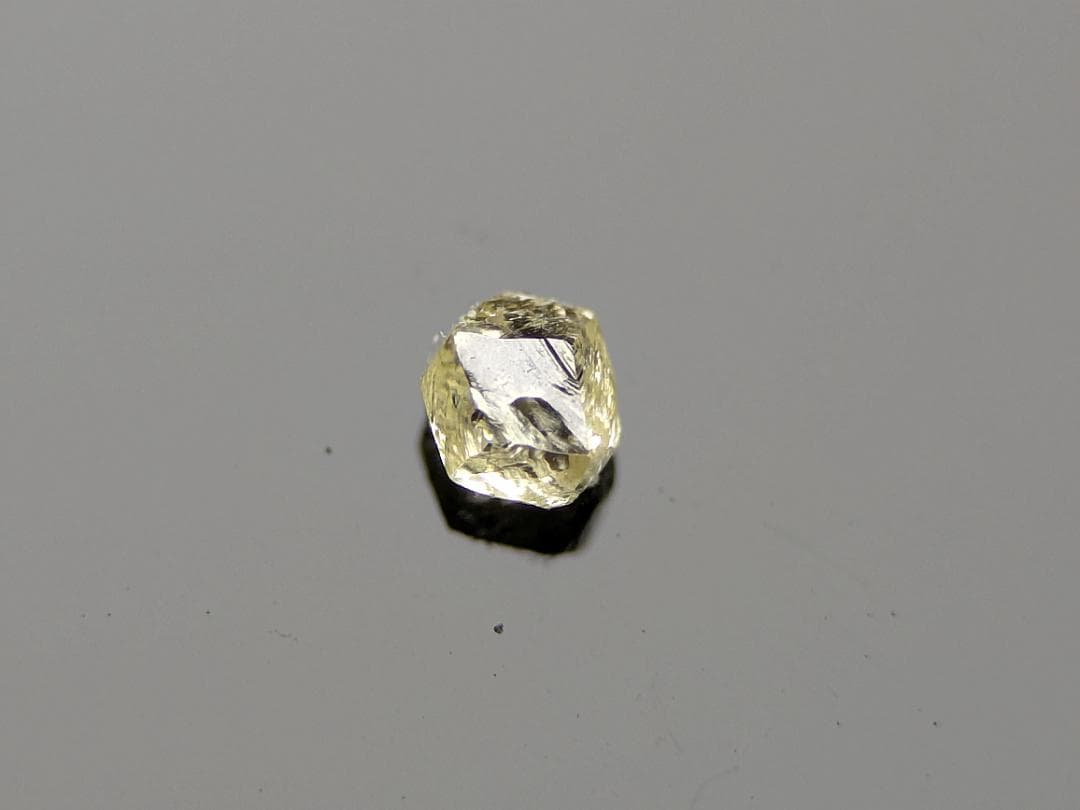 蛍光ダイヤモンド原石４色セット　計0.37カラット　ボツワナ産