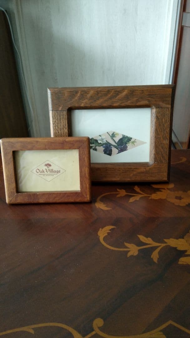 高級感溢れるオークヴィレッジ フォトスタンド 大、小 セット
