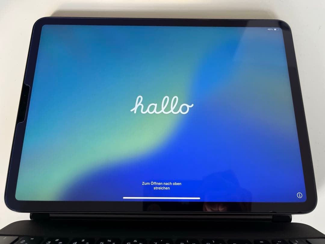 iPad Pro 第3世代　本体とマジックキーボード