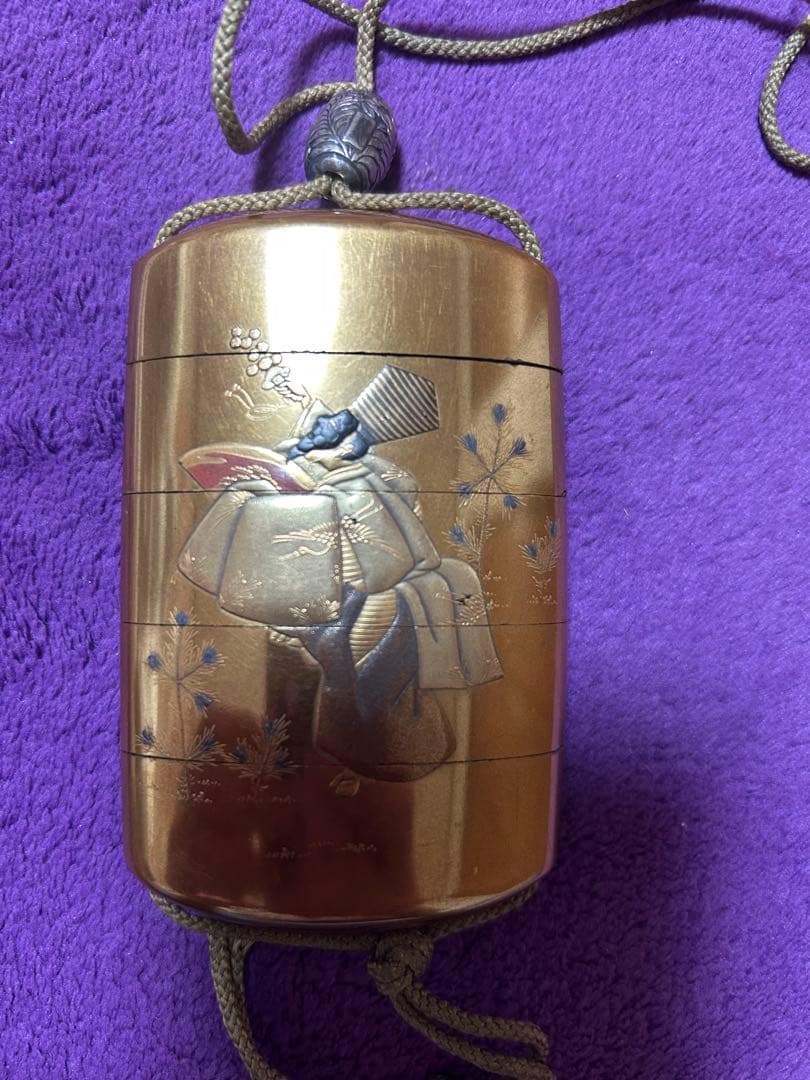 金色 漆器 印籠 根付 薬入れ 小物入れ オブジェ