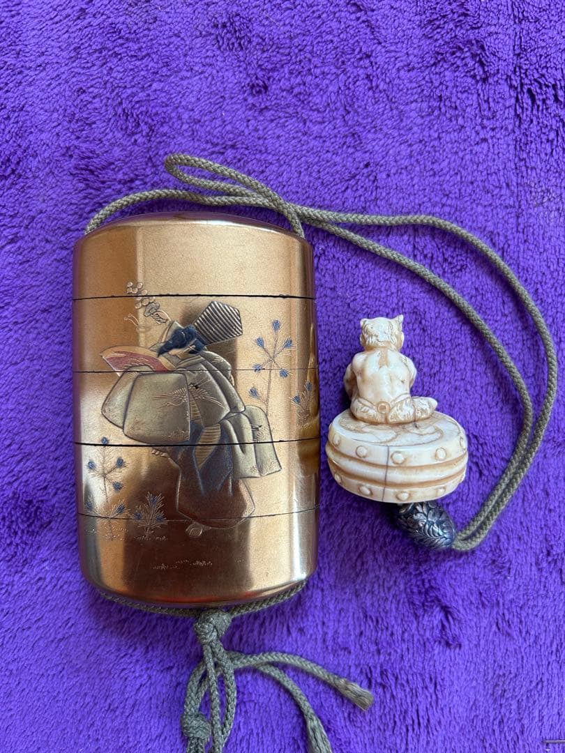 金色 漆器 印籠 根付 薬入れ 小物入れ オブジェ