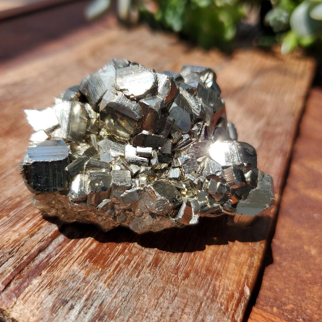 パイライト鉱石　結晶　原石　10　ペルー産　黄鉄鉱