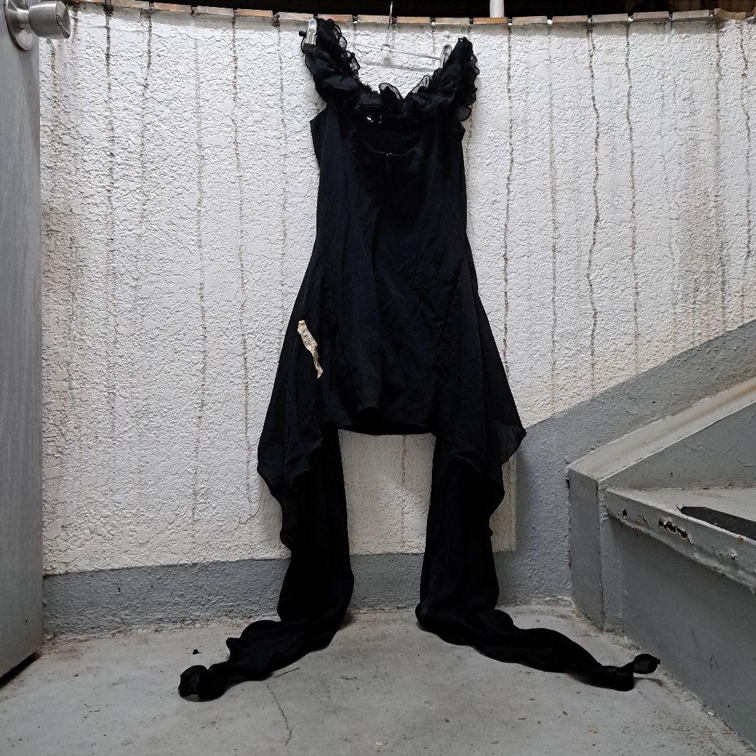 alice auaaフリル付き黒キャミソール