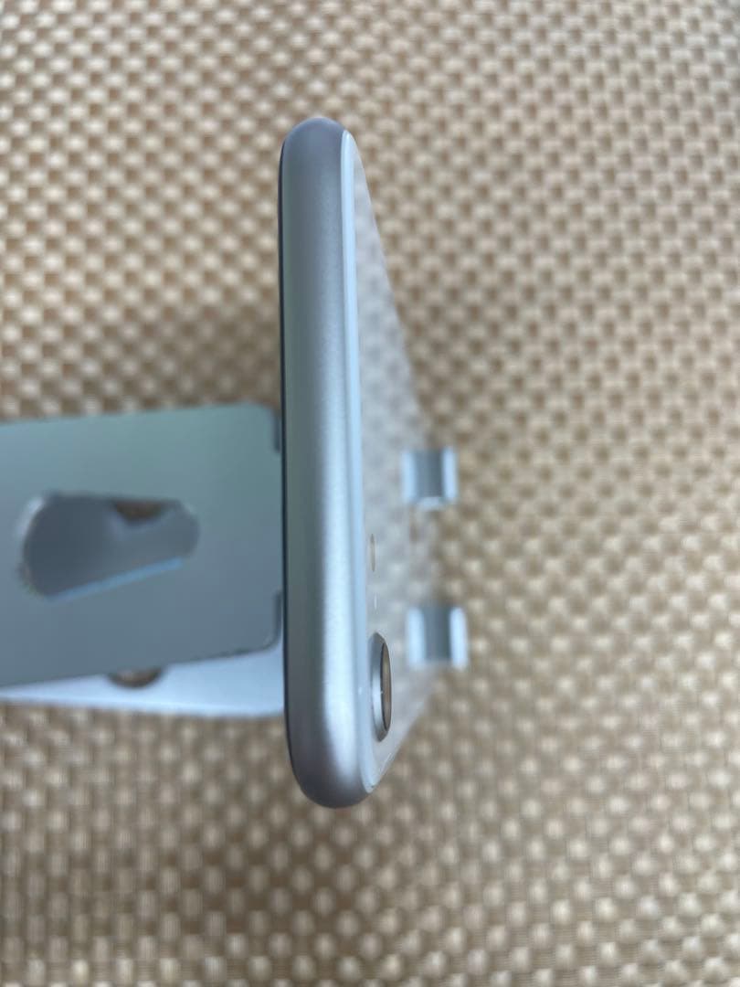 iPhone SE 第3世代 64GB スターライトSIMフリー【1868】