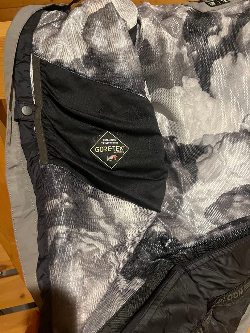 スノーボードウェアVolcom GORE-TEX グレー 上下セット