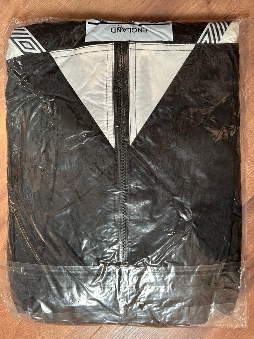 未使用品 Umbro アンブロ ナイロンジャケット ブラック　刺繍ロゴ