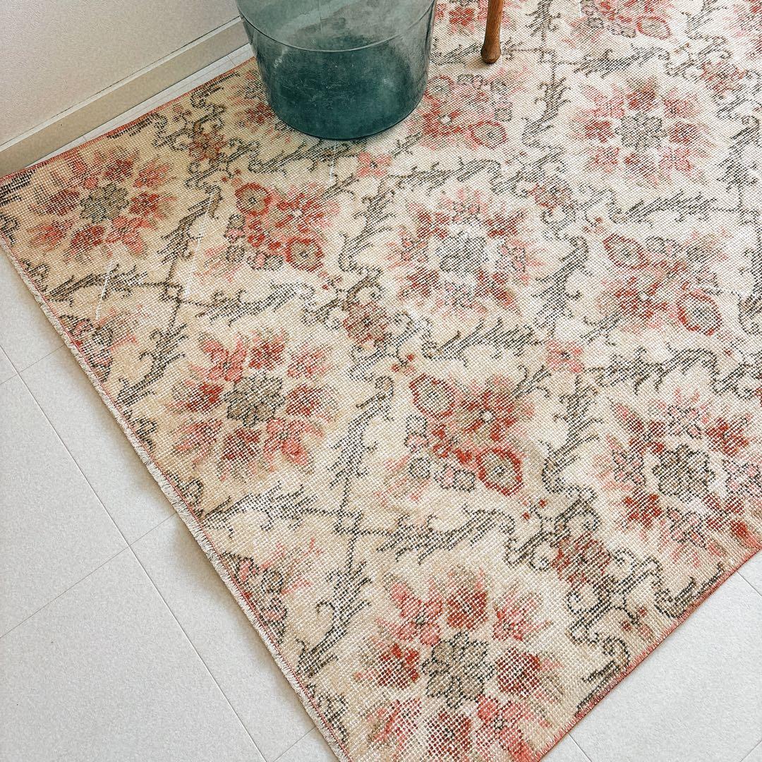 トルコ　ヴィンテージラグ　ピンク　クラシカルフラワー