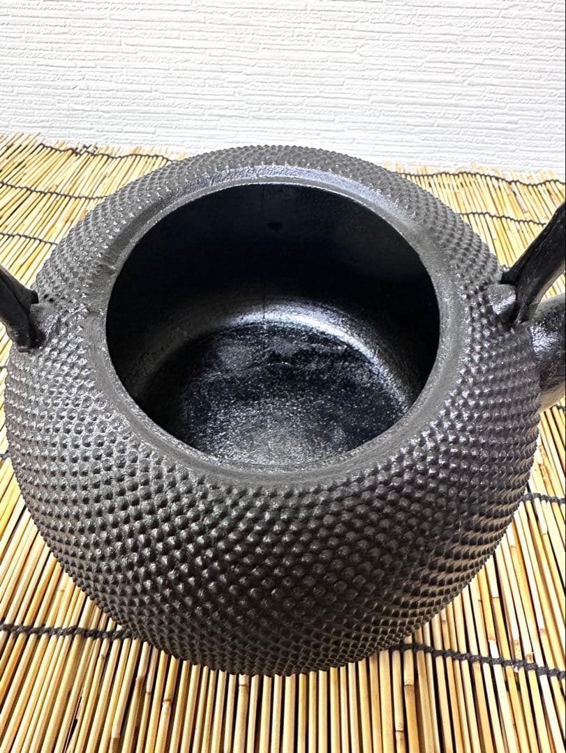 未使用品、付属品付　南部成龍堂鋳造所　伝統工芸士及川光正(齋峰)１８型　南部鉄瓶