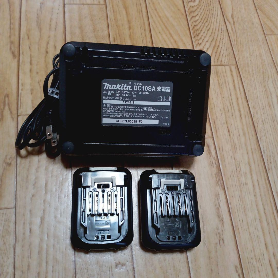 マキタ10.8V充電式クリーナーCL107FDの２台セット　バッテリー、充電器付