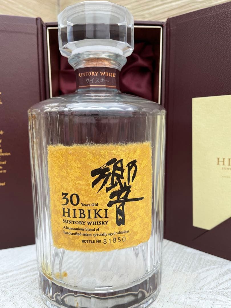 サントリー　響30年　空瓶　化粧箱入り　白箱あり
