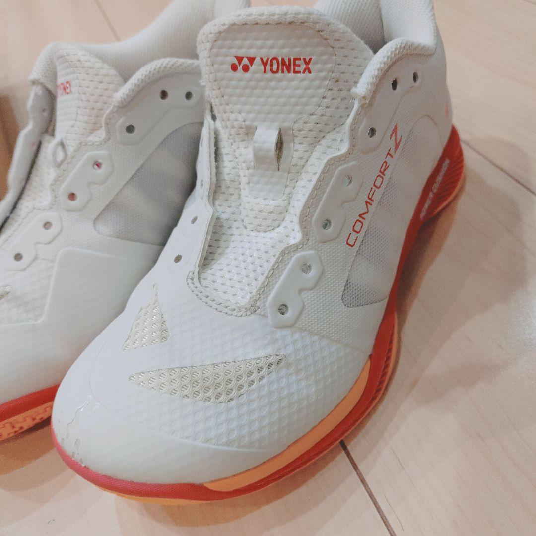 YONEXバドミントンシューズコンフォート　ワイド　24㌢