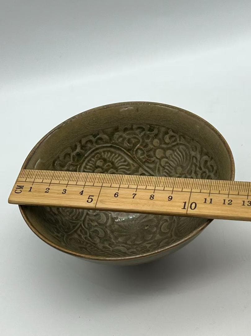 北宋～金時代　紀元 10 世紀～13 世紀頃耀州窯青釉刻花唐草文碗(F-124)