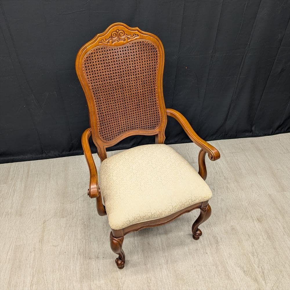 ラタン　猫脚　アームチェア　ダイニングチェア　椅子　イス　チェア　ハイバック