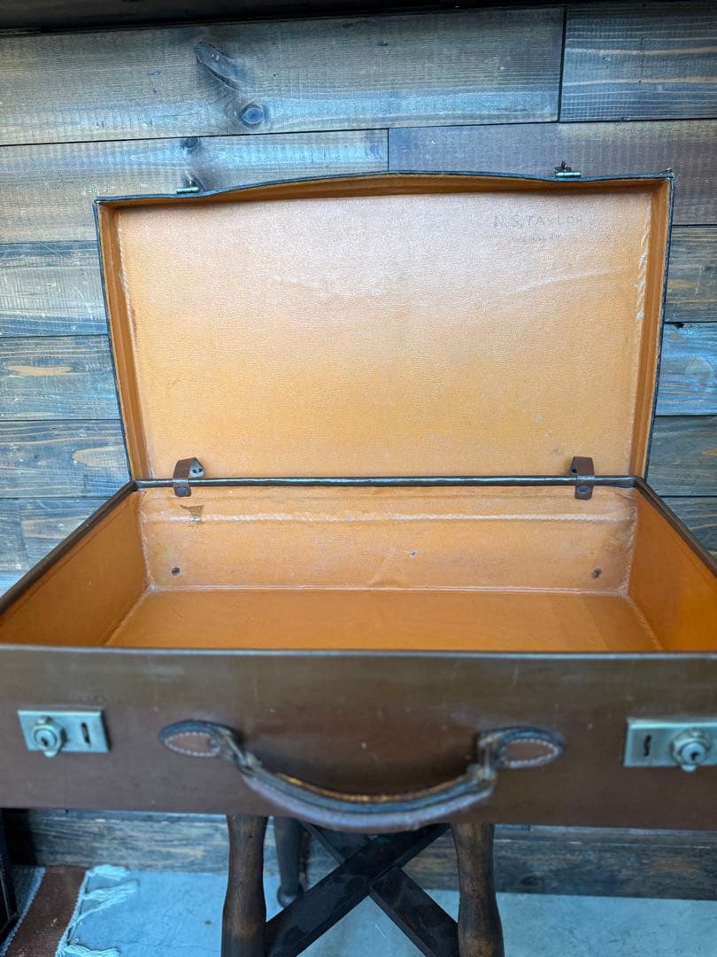 イギリス製　ビンテージトランク