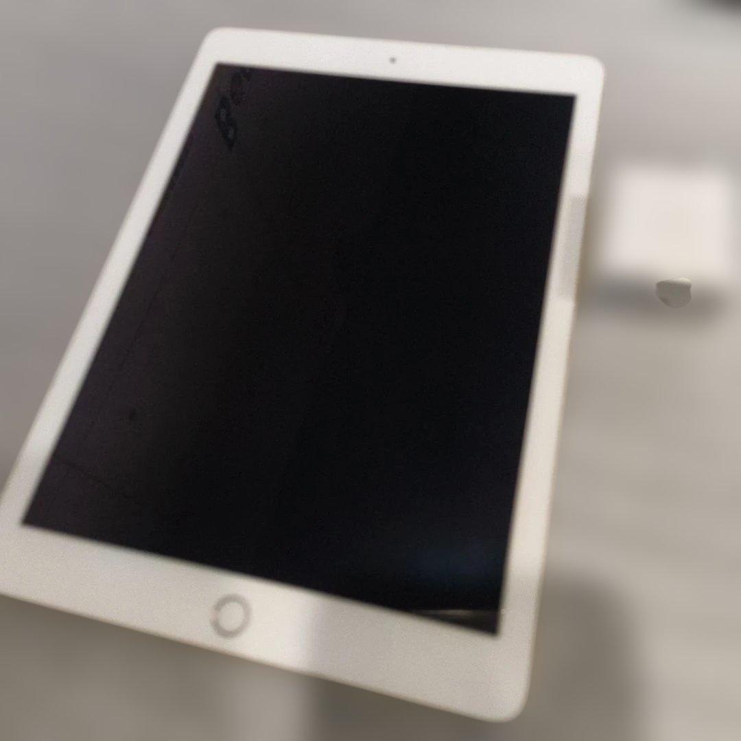 【軽快OS】iPad 第5世代セルラー 32GBゴールド＋ペン＋充電器＋ケーブル