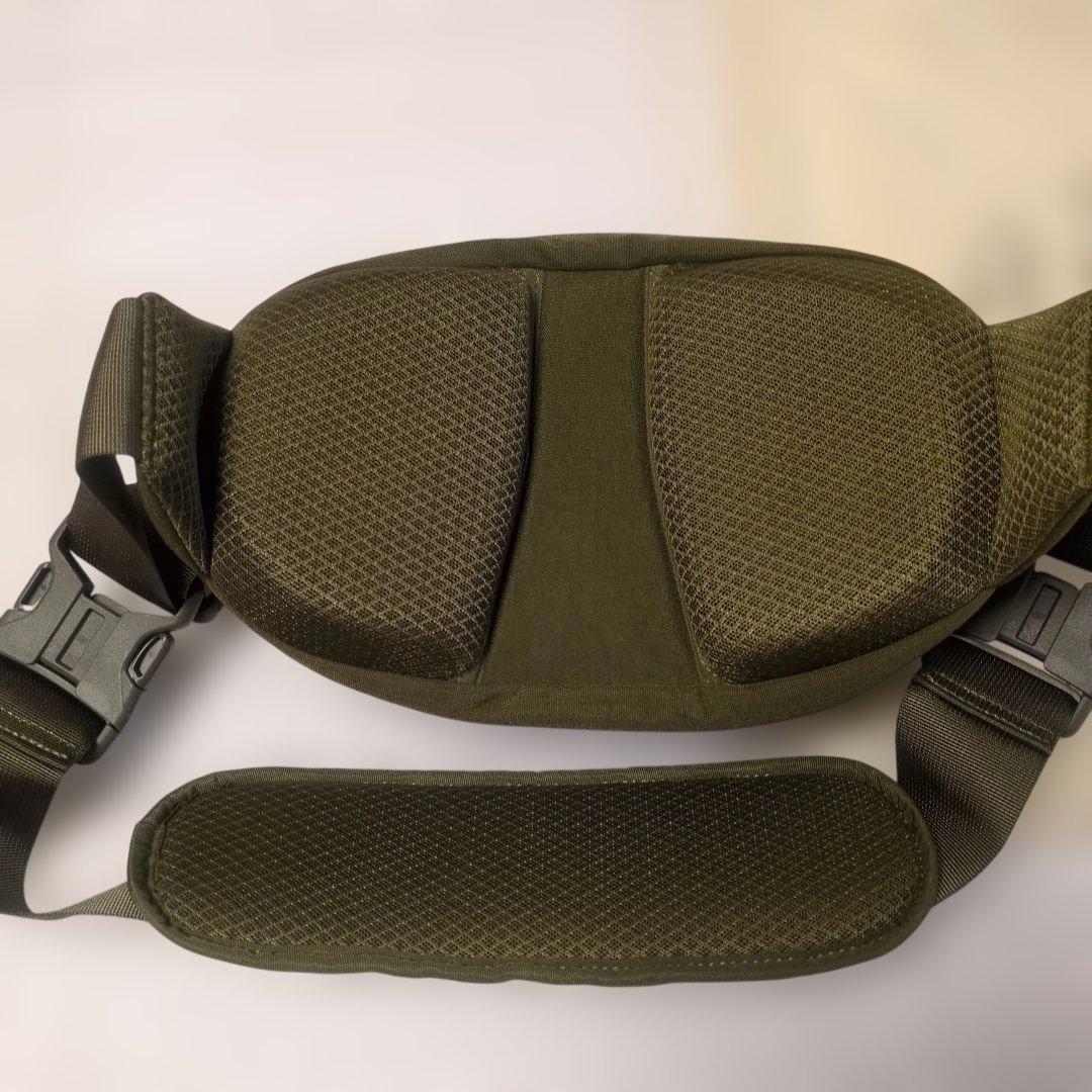 極美品　Hugoo ハグー ヒップシート カーキ　抱っこ紐