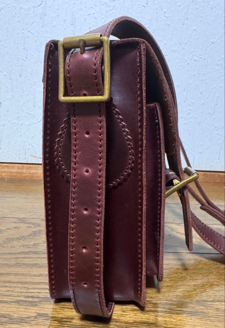 Dr. Martens 11インチ サッチェルバッグ バーガンディ レザー