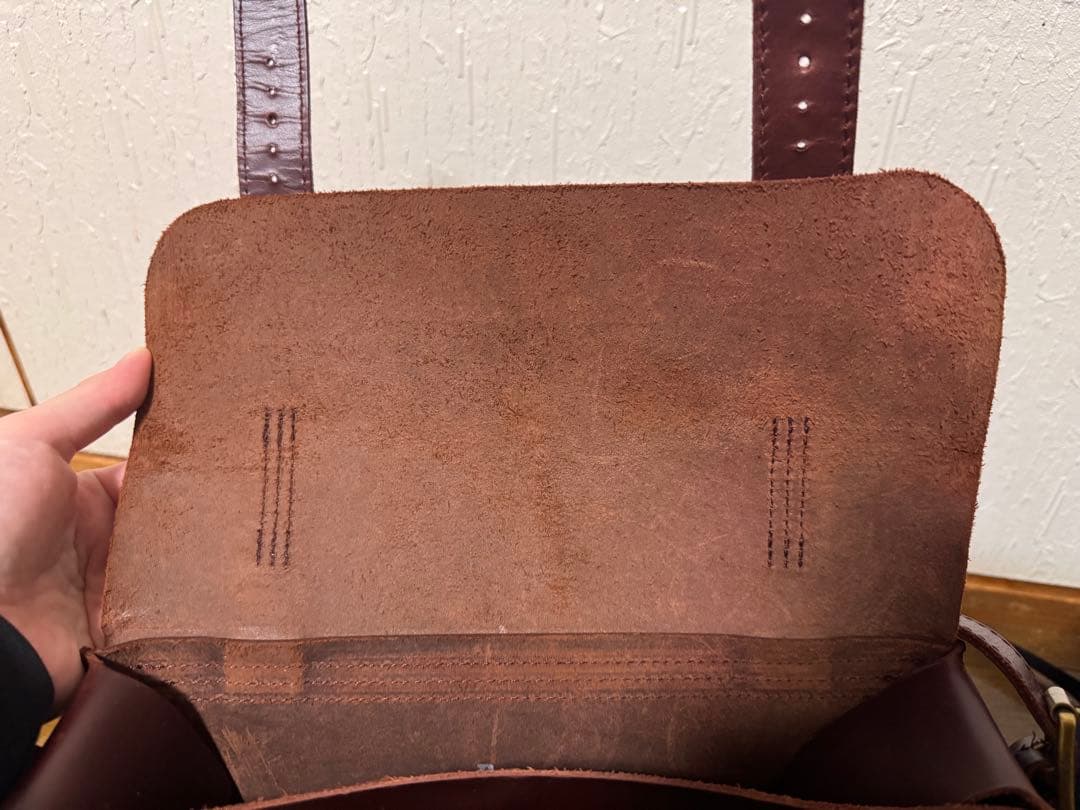 Dr. Martens 11インチ サッチェルバッグ バーガンディ レザー