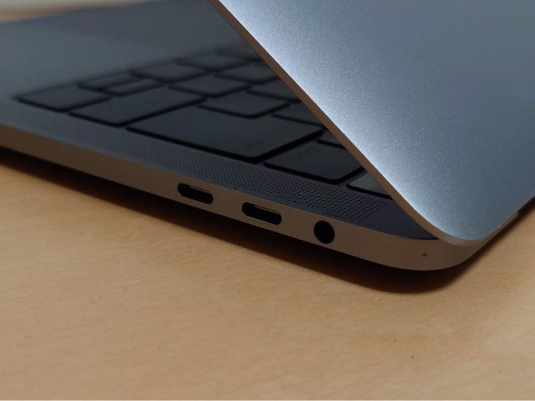 d*7様 MacBook Pro13インチ A1706