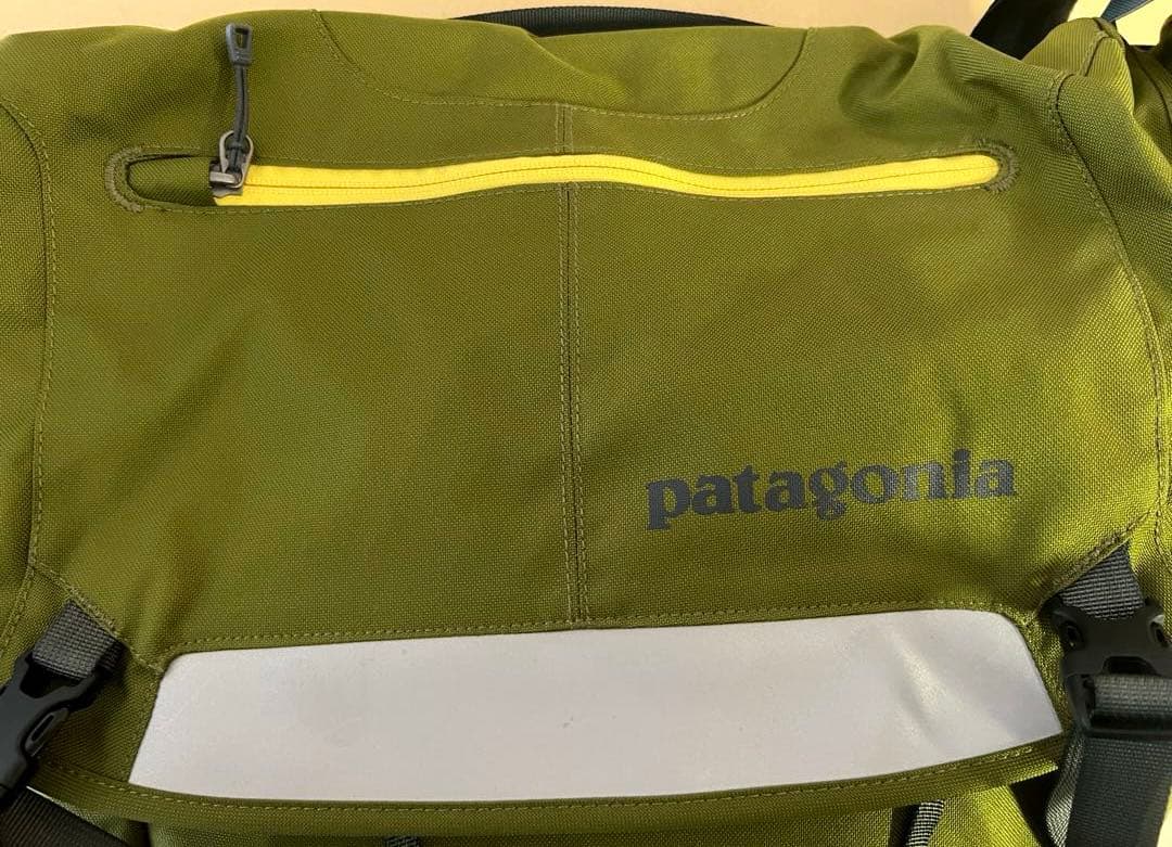 patagonia 超美品パタゴニアハーフ・マス メッセンジャーバッグ15L希少