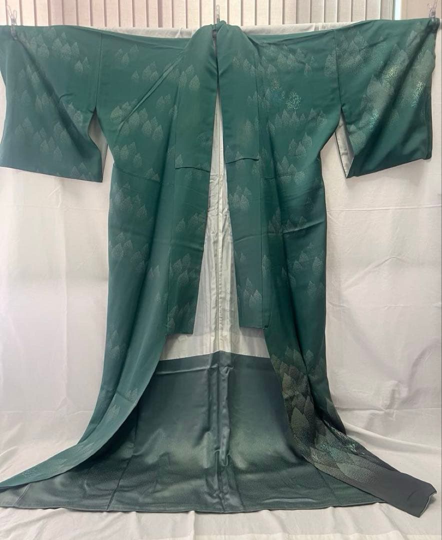 着物　正絹　オシャレ　八掛に刺繍　訪問着　付け下げ