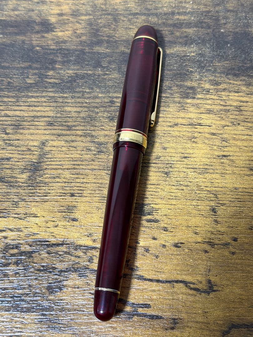 新品未使用　SFニブ　細軟字　ブルゴーニュ　プラチナ　万年筆　14金　ゴールド