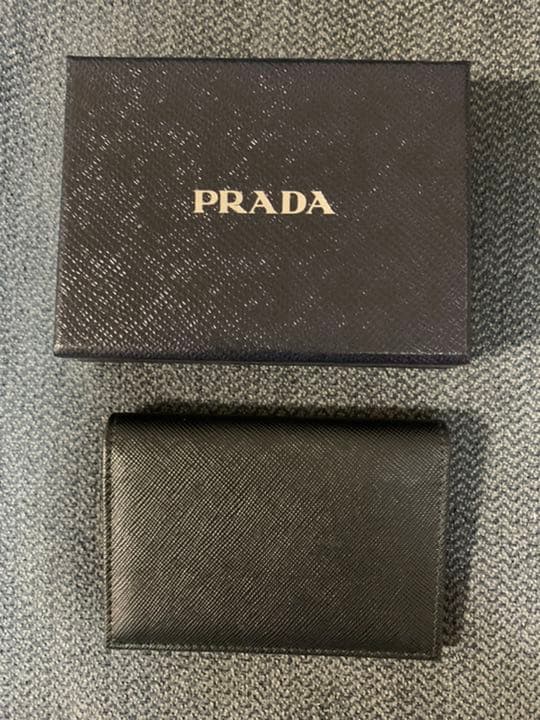 PRADA プラダ 名刺入れ　サフィアーノ