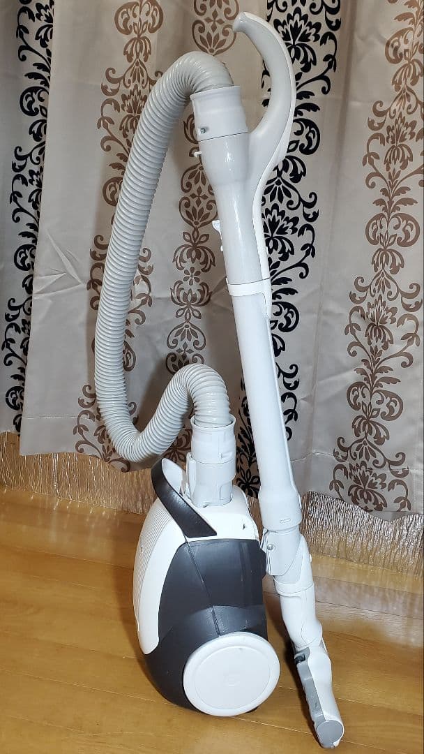 軽量・強力！　Panasonic　紙パック式掃除機　紙パック付　ホワイト　家電