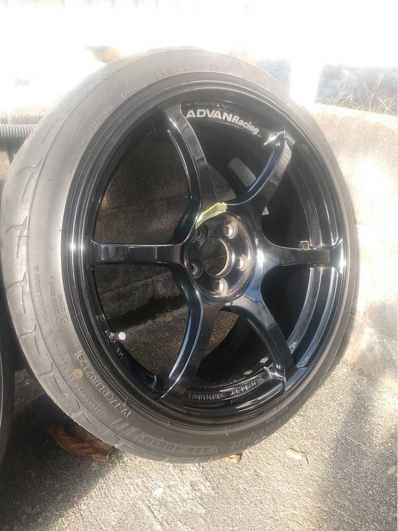 ADVAN Racing 18インチ 8.5J艶ブラックホイール4本セット