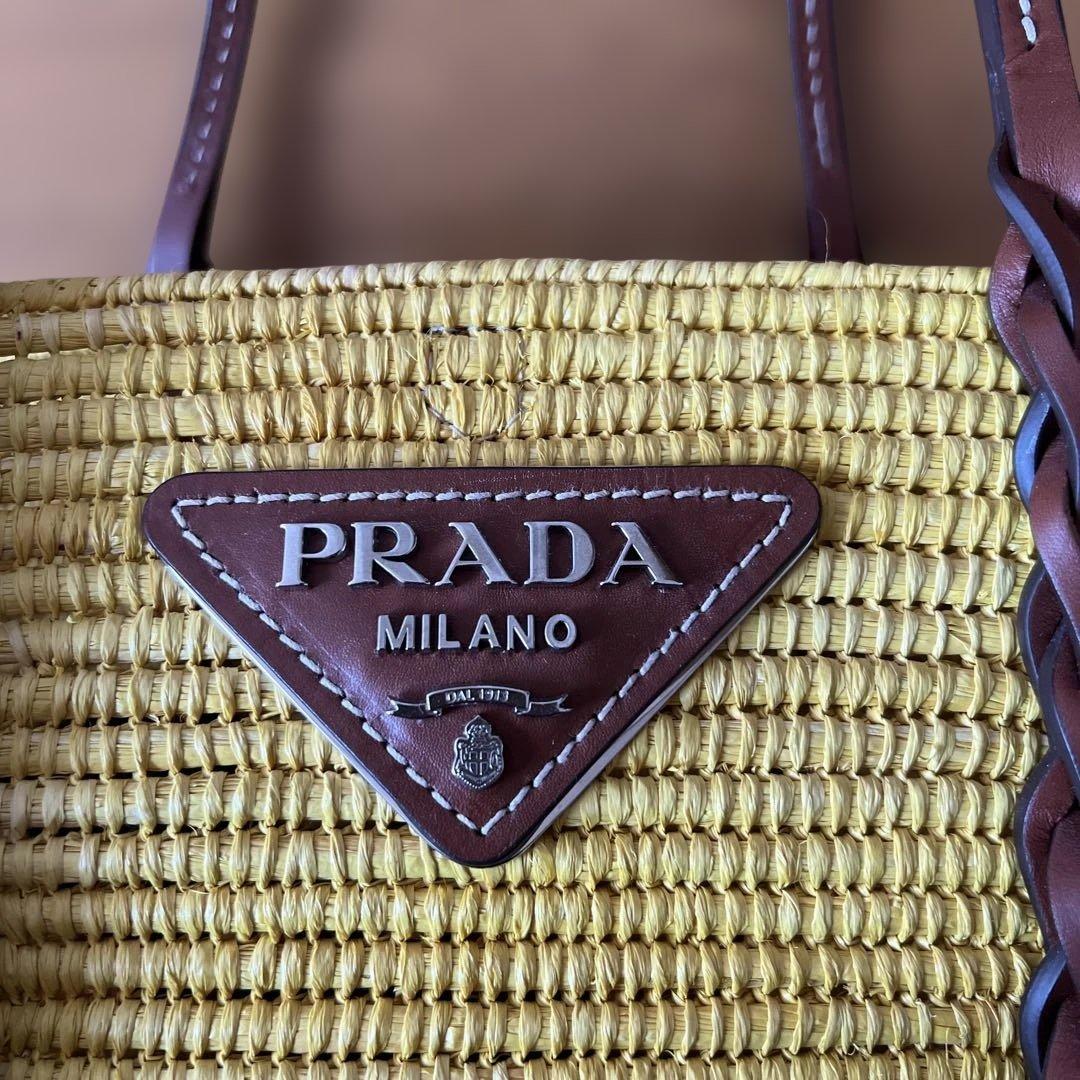 プラダ　かごバッグ