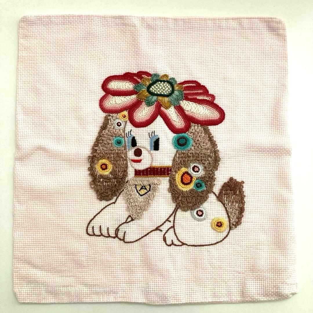 クッションカバー　2枚　手刺しゅう　昭和　レトロ　デザイン　ピンク　戸塚刺繍