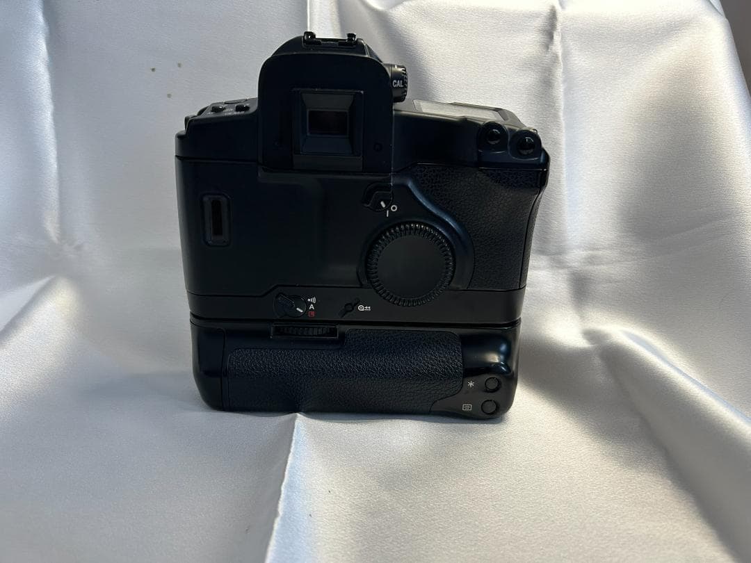 Canon キャノン EOS-3 ボディ＋ PB-E2 フィルム一眼レフカメラ