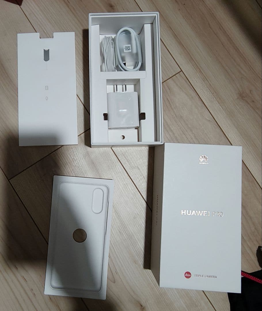 新品未使用品 Huawei P30 ブリージングクリスタル ライカトリプルカメラ
