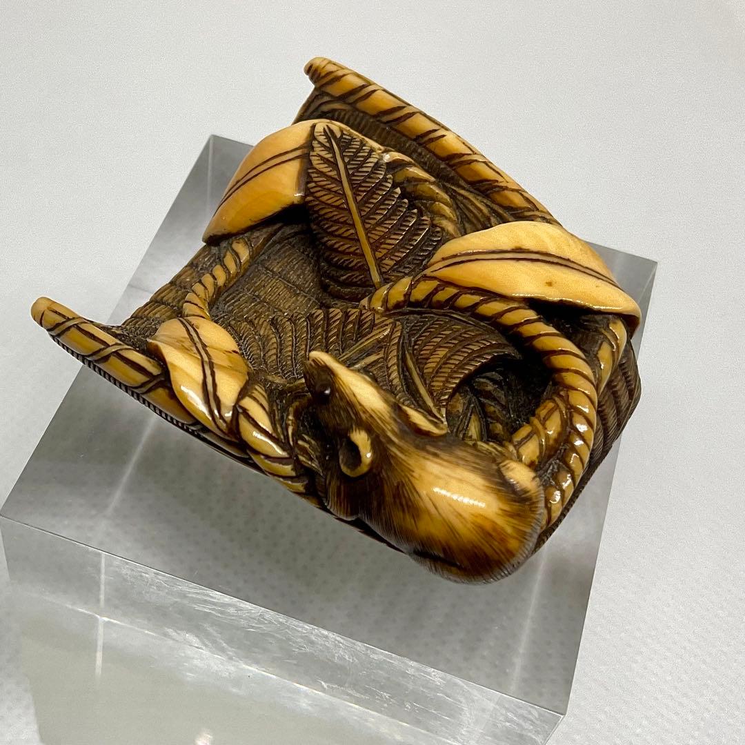 手箕に鼠根付　精密細工