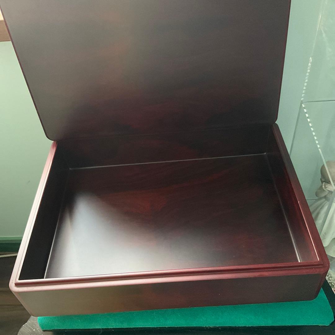 重厚で大変趣の御座います整理箱です。