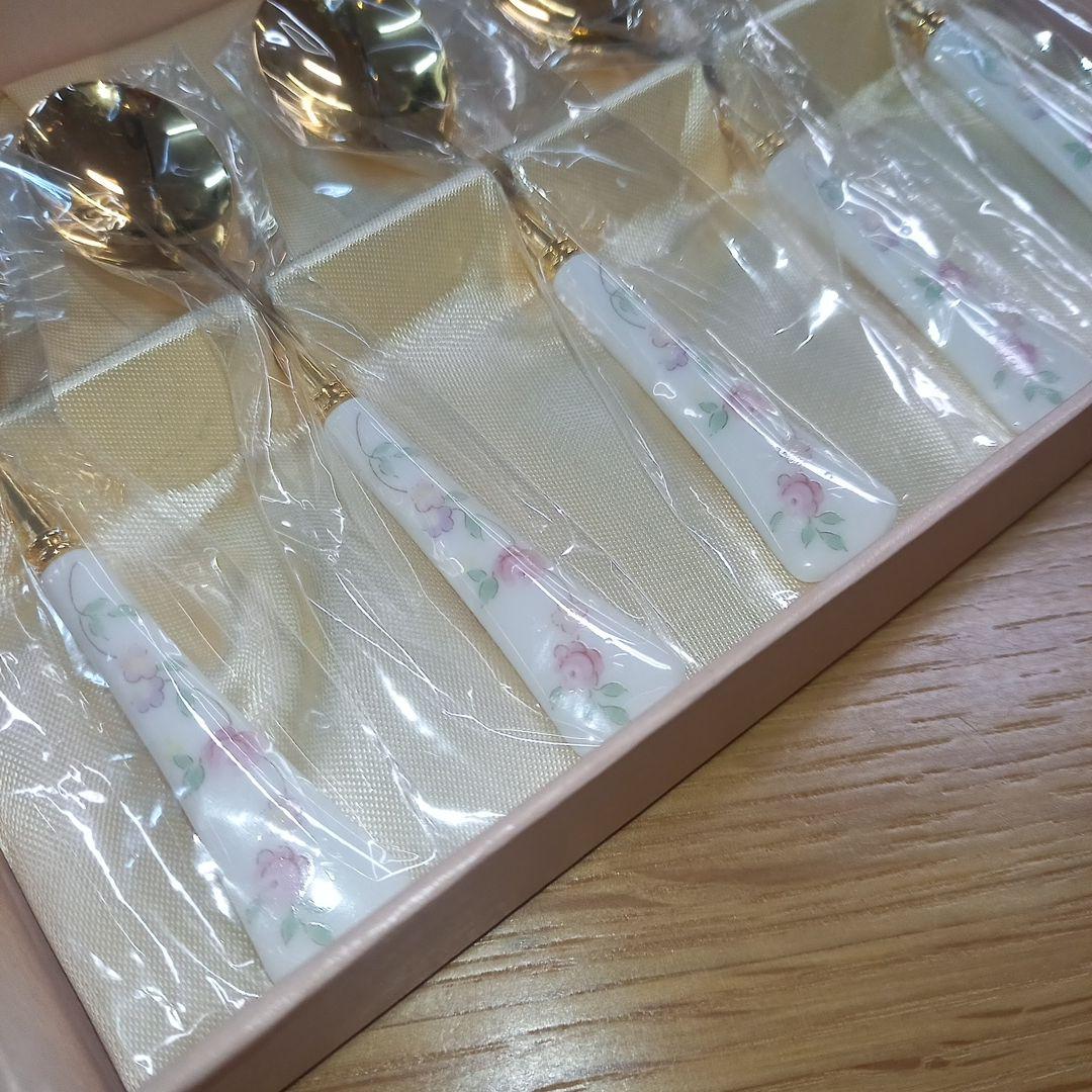 未使用品　ノリタケ　スプーン　スプーンレスト　 キューティーローズ　9940